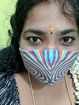 Snapshot of Tamil_Mithra chatting on 05-05-26, 04:15 Tamil Mithra online show from 05-05-26, 04:15