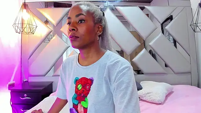 Lorenn Hill online show from 09-28-25, 01:05