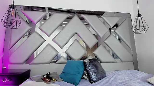 Lorenn Hill online show from 11-11-25, 01:11