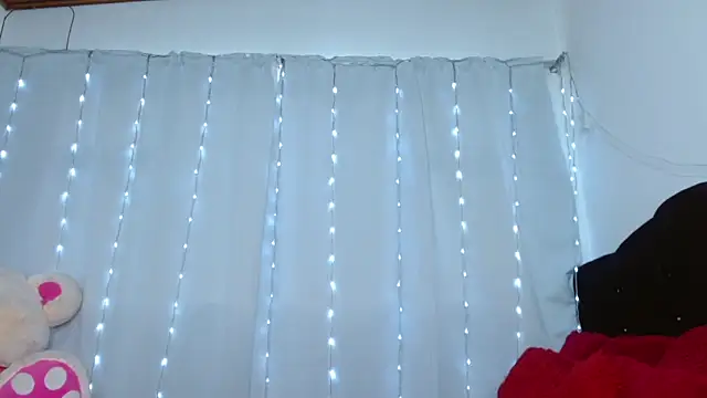 Charlothe Wright online show from 04-17-26, 06:44