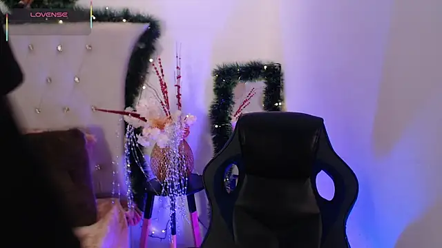 Dulcey  online show from 12-20-25, 04:08