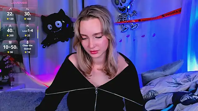 EllaBloom online show from 10-29-25, 03:47