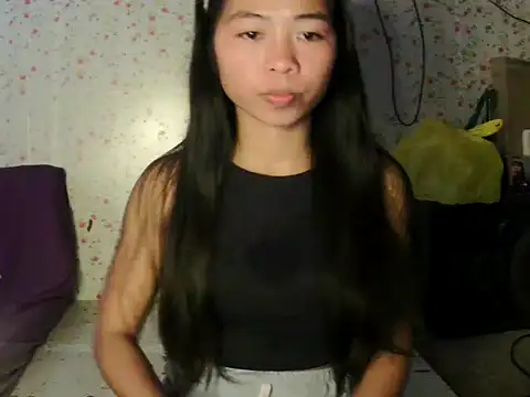 Snapshot of SweetMissPinay18 chatting on 12-21-25, 03:35 SweetMissPinay18 online show from 12-21-25, 03:35