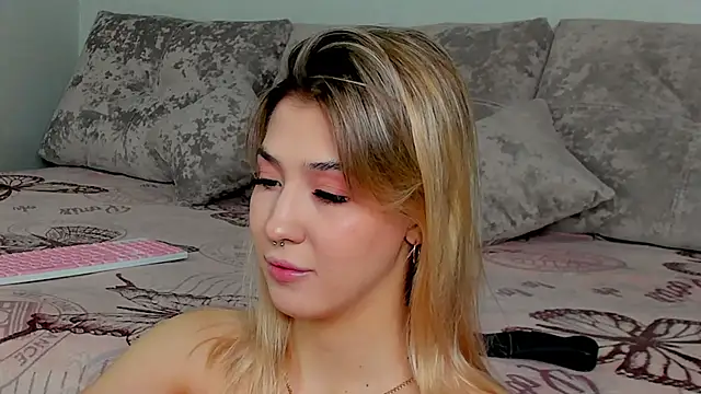 Snapshot of Bella_svon chatting on 12-05-25, 04:25 Bella svon online show from 12-05-25, 04:25