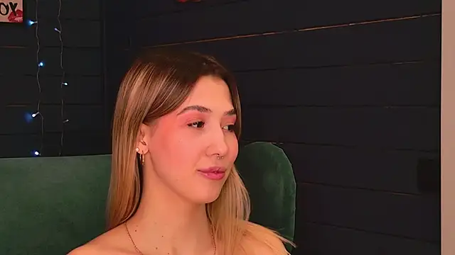 Snapshot of Bella_svon chatting on 03-29-26, 08:14 Bella svon online show from 03-29-26, 08:14