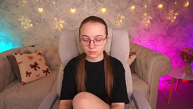 ArrinaWairr online show from 03-25-26, 07:14