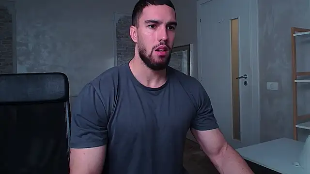 Snapshot of IvanHydee chatting on 10-28-25, 05:33 IvanHydee online show from 10-28-25, 05:33