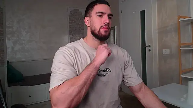 Snapshot of IvanHydee chatting on 10-30-25, 05:42 IvanHydee online show from 10-30-25, 05:42