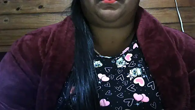 Snapshot of MARRENTINHA34 chatting on 06-25-26, 05:28 MARRENTINHA34 online show from 06-25-26, 05:28