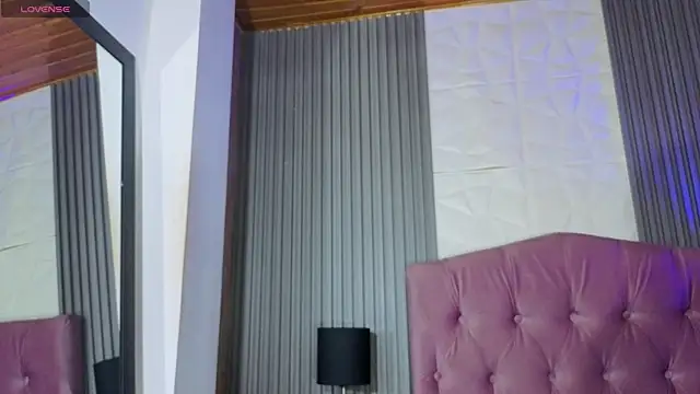 Bonnali lune online show from 04-12-26, 04:17