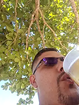 Snapshot of feehzungi0000 chatting on 11-29-25, 05:49 feehzungi0000 online show from 11-29-25, 05:49