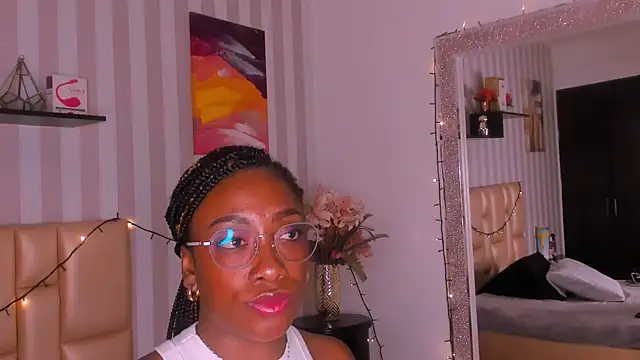 Snapshot of DarkHoneyy chatting on 10-28-25, 06:10 DarkHoneyy online show from 10-28-25, 06:10