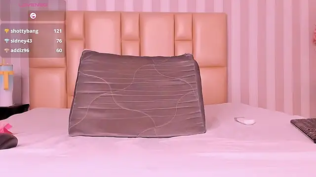 Snapshot of DarkHoneyy chatting on 12-13-25, 07:53 DarkHoneyy online show from 12-13-25, 07:53