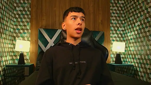 Aiden Royce online show from 10-24-25, 05:37