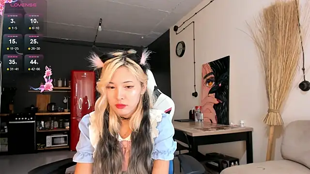 Korean blink online show from 10-24-25, 05:15