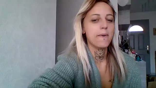 Snapshot of chaudasse_sex7 chatting on 09-12-25, 07:52 chaudasse sex7 online show from 09-12-25, 07:52