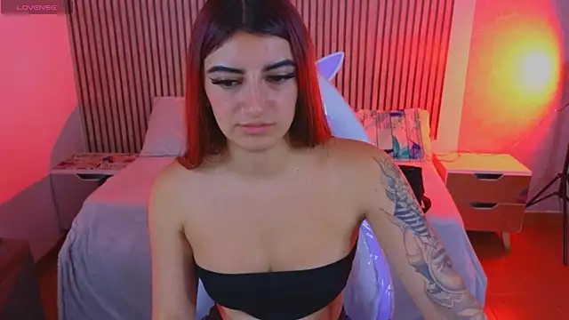 Snapshot of _aitana_001 chatting on 11-12-25, 07:46 aitana 001 online show from 11-12-25, 07:46