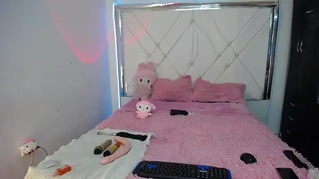 Snapshot of Dulce_petit_ chatting on 09-15-25, 11:32 Dulce petit  online show from 09-15-25, 11:32