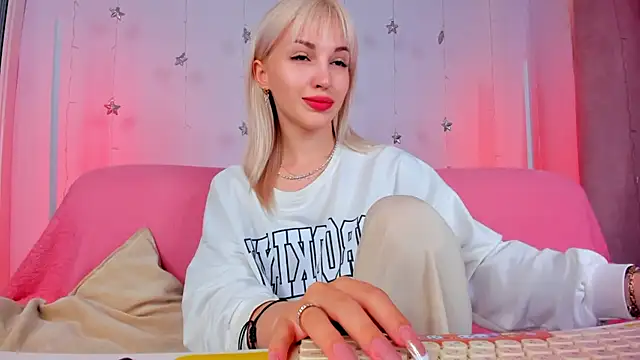 Snapshot of LisaFoxyMe chatting on 06-14-26, 01:14 LisaFoxyMe online show from 06-14-26, 01:14
