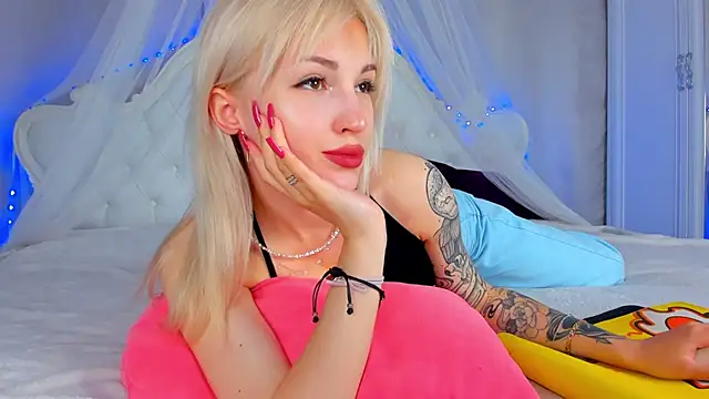 Snapshot of LisaFoxyMe chatting on 06-16-26, 01:19 LisaFoxyMe online show from 06-16-26, 01:19