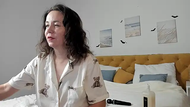 Snapshot of Kira_Adler chatting on 10-28-25, 01:20 Kira Adler online show from 10-28-25, 01:20