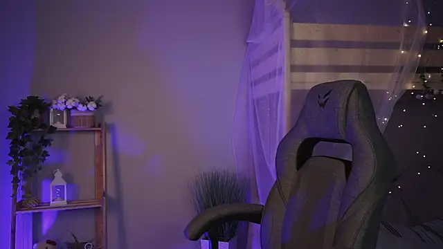 SakuraBliss online show from 10-20-25, 04:51