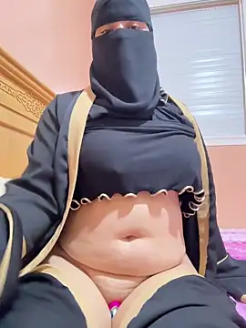 Snapshot of _Laiali_ chatting on 10-19-25, 01:23 Laiali online show from 10-19-25, 01:23