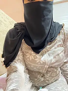 Snapshot of _Laiali_ chatting on 11-15-25, 11:40 Laiali online show from 11-15-25, 11:40