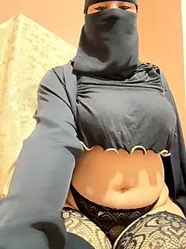 Snapshot of _Laiali_ chatting on 11-19-25, 12:27 Laiali online show from 11-19-25, 12:27