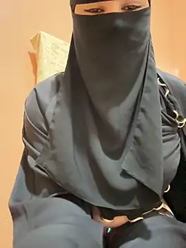 Snapshot of _Laiali_ chatting on 11-20-25, 12:16 Laiali online show from 11-20-25, 12:16