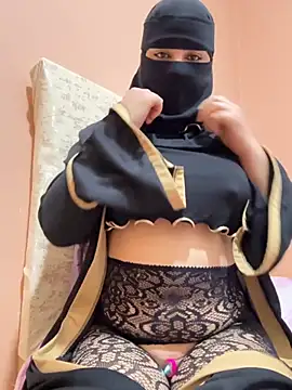 Snapshot of _Laiali_ chatting on 11-22-25, 12:37 Laiali online show from 11-22-25, 12:37