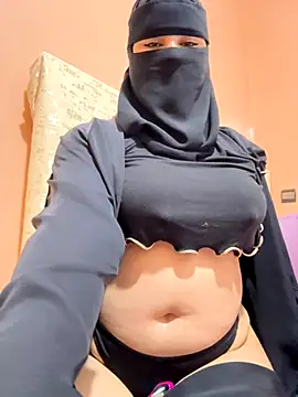 Snapshot of _Laiali_ chatting on 11-24-25, 12:27 Laiali online show from 11-24-25, 12:27