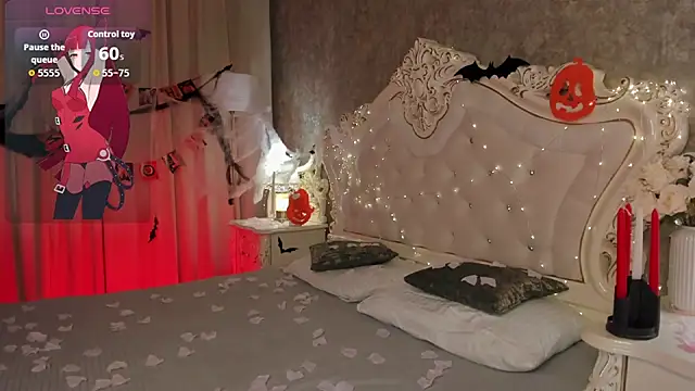 Snapshot of Lucy_Shaw chatting on 10-19-25, 11:55 Lucy Shaw online show from 10-19-25, 11:55