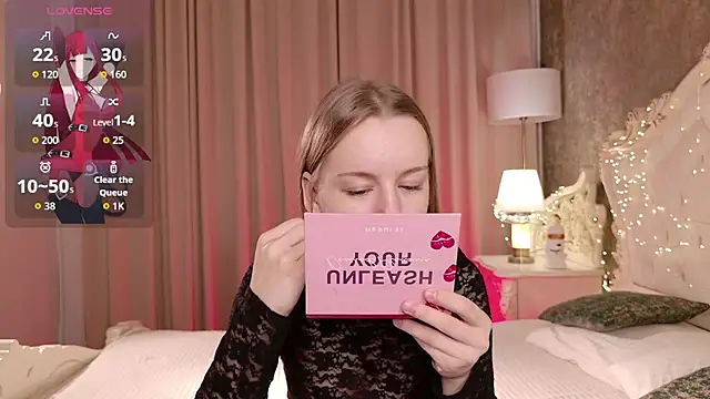 Snapshot of Lucy_Shaw chatting on 11-06-25, 08:26 Lucy Shaw online show from 11-06-25, 08:26