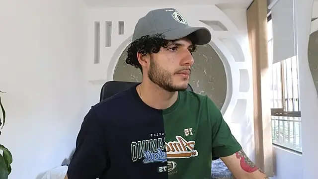 Snapshot of Rafael_Mendezz chatting on 11-02-25, 08:33 Rafael Mendezz online show from 11-02-25, 08:33