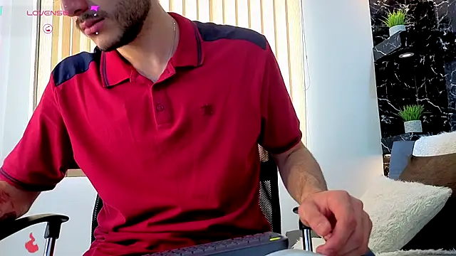 Snapshot of Rafael_Mendezz chatting on 12-04-25, 08:28 Rafael Mendezz online show from 12-04-25, 08:28