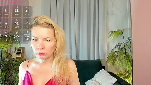 Julia Giulia online show from 04-19-26, 11:42