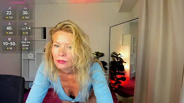 Snapshot of Julia_Giulia chatting on 06-26-26, 10:03 Julia Giulia online show from 06-26-26, 10:03