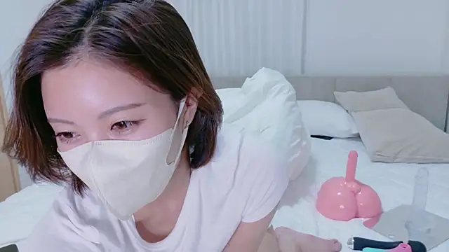 Snapshot of riko_oxo chatting on 05-15-26, 01:07 riko oxo online show from 05-15-26, 01:07