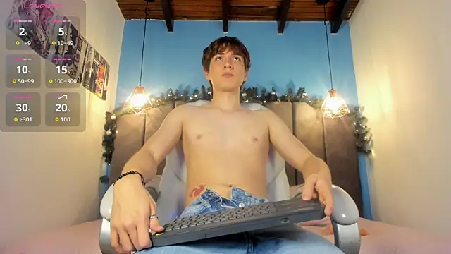 Oscar and dani online show from 11-30-25, 03:43