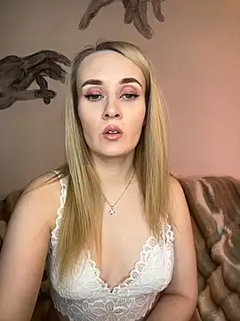 Snapshot of KiraBerht chatting on 03-01-26, 06:32 KiraBerht online show from 03-01-26, 06:32