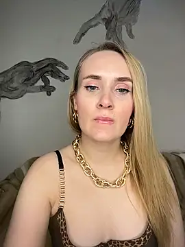 Snapshot of KiraBerht chatting on 03-17-26, 09:07 KiraBerht online show from 03-17-26, 09:07