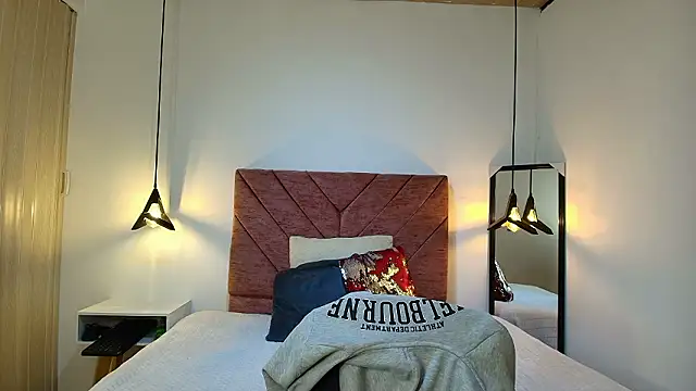 Hanna Lee   online show from 02-24-26, 08:07