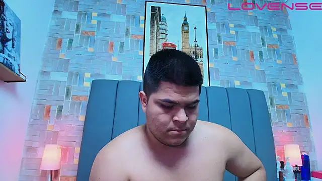 naomi campbel  online show from 03-18-26, 08:34