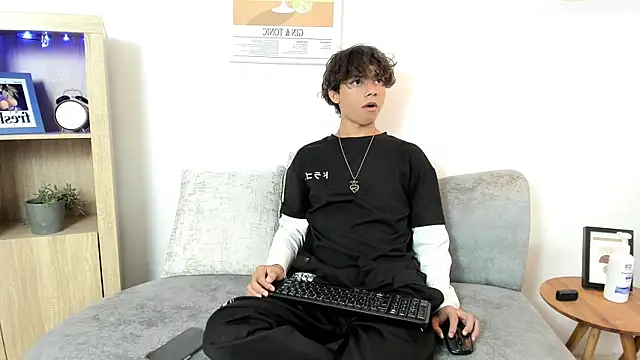 Snapshot of Honeymoon_sariel chatting on 09-10-25, 07:58 Honeymoon sariel online show from 09-10-25, 07:58