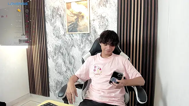 Snapshot of Honeymoon_sariel chatting on 09-12-25, 01:55 Honeymoon sariel online show from 09-12-25, 01:55