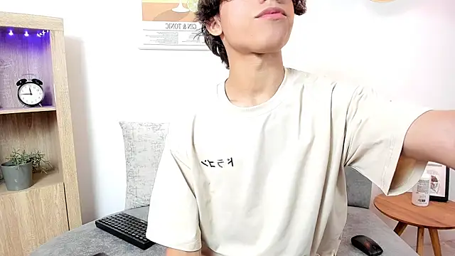 Snapshot of Honeymoon_sariel chatting on 10-06-25, 07:55 Honeymoon sariel online show from 10-06-25, 07:55