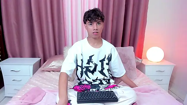 Snapshot of Honeymoon_sariel chatting on 10-19-25, 07:47 Honeymoon sariel online show from 10-19-25, 07:47