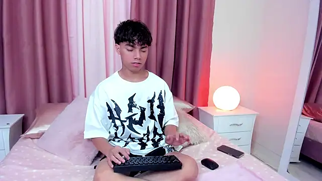 Snapshot of Honeymoon_sariel chatting on 10-20-25, 01:11 Honeymoon sariel online show from 10-20-25, 01:11