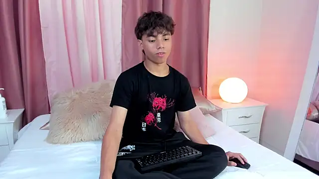 Snapshot of Honeymoon_sariel chatting on 10-30-25, 08:20 Honeymoon sariel online show from 10-30-25, 08:20